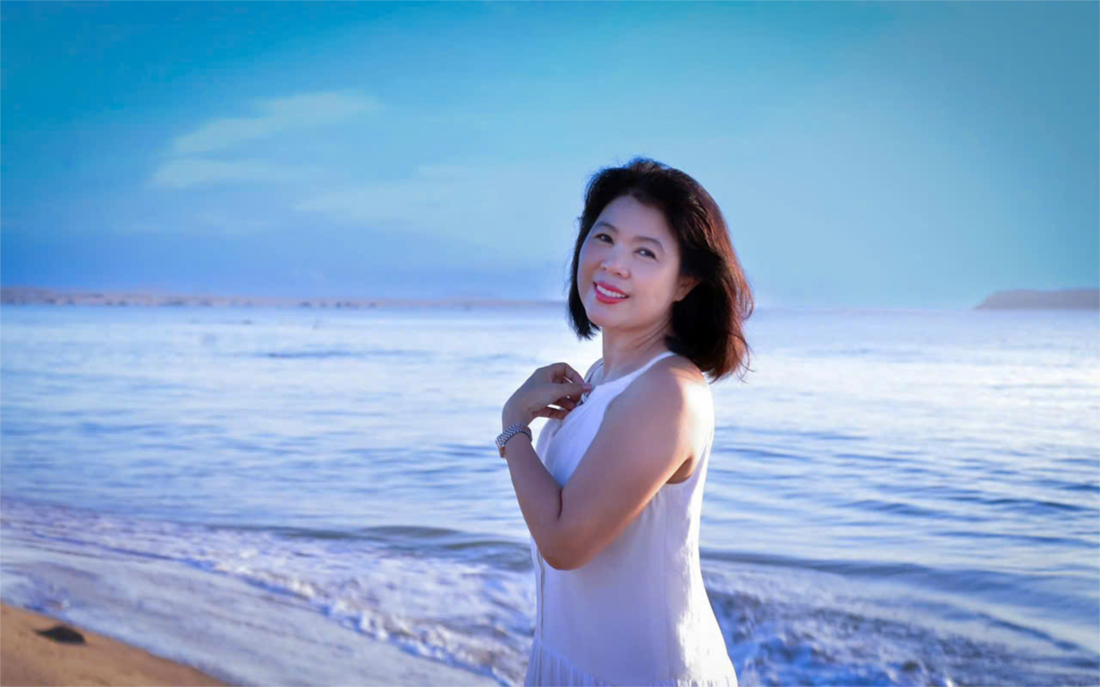  Như Bình – Bay như những vệt mây ngậm lửa